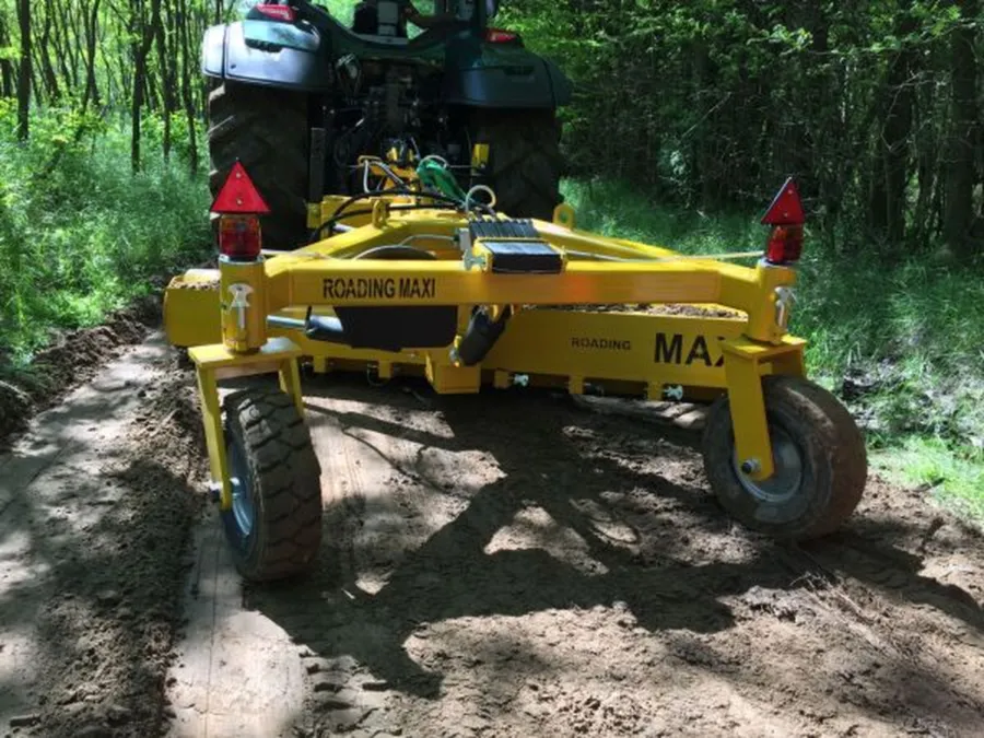 Roading Maxi földgyalu, gréder